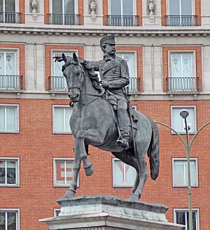 Monumento al Marqués del Duero (Madrid) 02.jpg