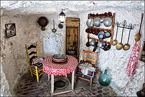 Archivo:Museo Cuevas del Sacromonte-zoidberg72-03