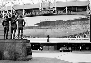 Archivo:Old Trafford 100 years - panoramio