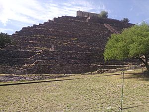 Archivo:Pirámide de El Pueblito