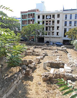 Archivo:Plaza Rontiri, una sección de la ciudad antigua del Pireo durante el período Romano.