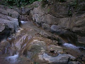 Archivo:Pozos naturales en las Comadres. Paracotos