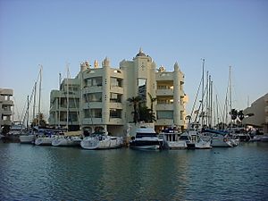 Archivo:Puerto Deportivo de Benalmádena