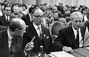 Archivo:RIAN archive 77963 Cellists Rostropovich, Wilkomirski and Fournier in the jury of the 3rd International Tchaikovsky Competition