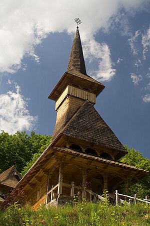 Archivo:Romania Rohia Monastery Wooden Church