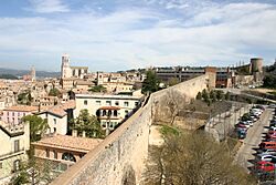 Archivo:Spain.Girona.Muralla.04.Sobre.Torre.2