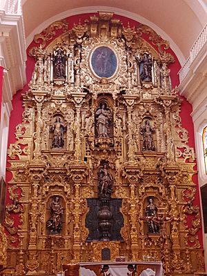 Archivo:Tegucigalpa cathedral golden altar