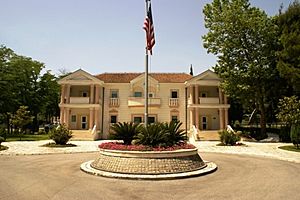 Archivo:U.S. embassy Podgorica