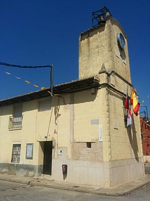 Archivo:Villafer, lateral de la Torre del reloj