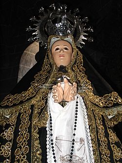 Archivo:Virgen de la Encina, de luto, Macotera