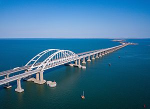 Archivo:Крымский мост 13 сентября 2019 года (1)