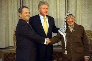 Archivo:Arafat&Clinton&Barak
