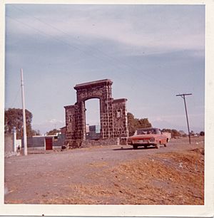 Archivo:Arco de Tlaltenco 1973 marzo