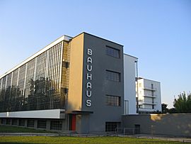 Archivo:Bauhaus-Dessau main building