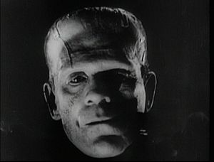Archivo:Boris Karloff as The Monster in Bride of Frankenstein film trailer