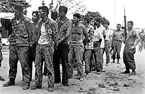 Archivo:Brigadistas capturados na Baía dos Porcos 1961