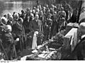 Bundesarchiv Bild 183-1984-0321-518, Berlin, Gottfried Benn am Grab von Arno Holz