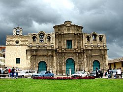Archivo:Catedral de Cajamarca