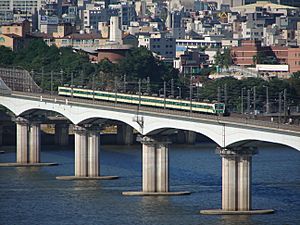 Archivo:Dangsan Railway Bridge