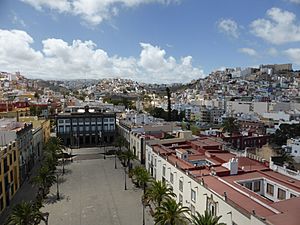 Archivo:Desde lo alto de la catedral de Santa Ana, Las Palmas de Gran Canaria, España
