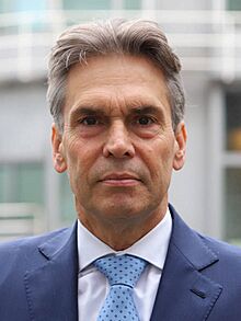 Directeur-generaal AIVD Dick Schoof (cropped).jpg