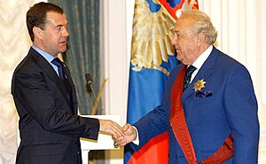 Archivo:Dmitry Medvedev with Zurab Tsereteli