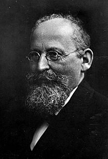 Eduard Bernstein 1910–1920 Trim Edit.jpg