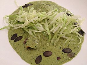 Archivo:Enchiladas de carnitas de pato. Salsa de pipián verde. (Puebla, Puebla)