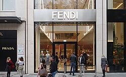 Archivo:Fendi, Düsseldorf Königsallee, neu eröffnet Oktober 2022