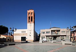 Ayuntamiento e iglesia.
