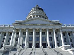 Archivo:Front of the Utah State Capitol in May 2008