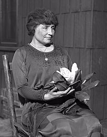 Archivo:Hellen Keller circa 1920