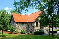 Hills Memorial Library - Hudson, New Hampshire - DSC07439.jpg