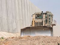 Archivo:IDF-Caterpillar-D9N-1133