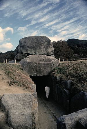 Archivo:IshibutaiKofun