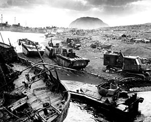 Archivo:Iwo Jima amtracs