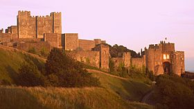 Archivo:Keep and entrance of Dover Castle, 2007