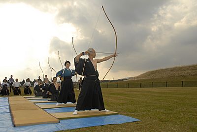 Archivo:Kyudo or the way of archery