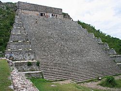 Archivo:La Gran Pyramide