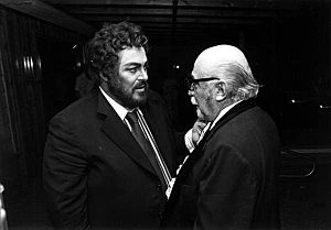 Archivo:Luciano Pavarotti & Emerson Buckley