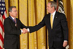 Archivo:Medalla De La Libertad Uribe