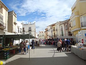 Archivo:Mercado urbano de los domingos (Benlloch, Castellón)