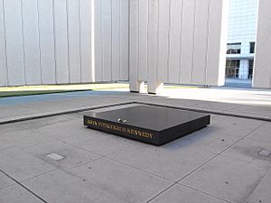 Archivo:Monumento John F. Kennedy interior