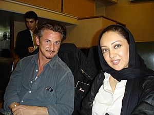 Archivo:Niki Karimi and Sean Penn