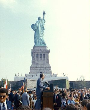 Archivo:Nixon at Liberty Island