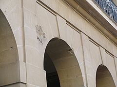 Archivo:Palacio de Navarra, metralla
