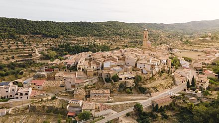 Archivo:Panorámica aérea del pueblo Belmonte de San José en el Bajo Aragón