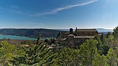 Archivo:Panorámica del Monasterio de Leyre