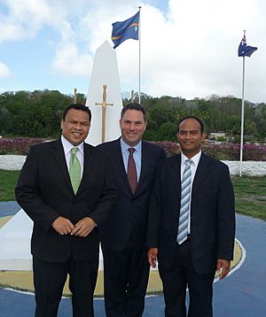 Archivo:Parliamentary Secretary Marles with the President of the Republic of Nauru, His Excellency Mr Sprent Dabwido, and Nauru’s Finance Minister, Mr David Adeang