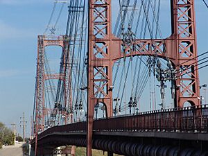 Archivo:Puente colgante lateral